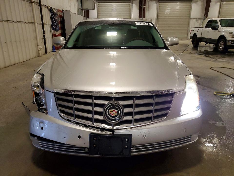 Foto 5 de la subasta – 2006 CADILLAC DTS con VIN 1G6KD57926U248088