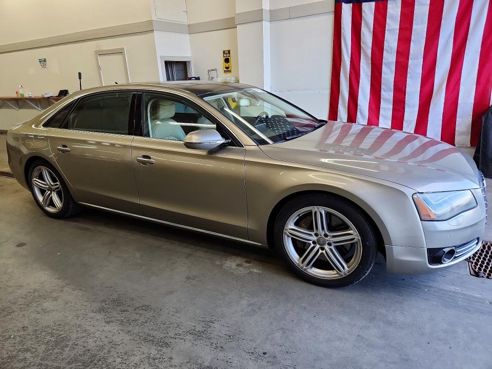 Foto 4 de la subasta – 2013 AUDI A8 con VIN WAUR2AFD4DN019772