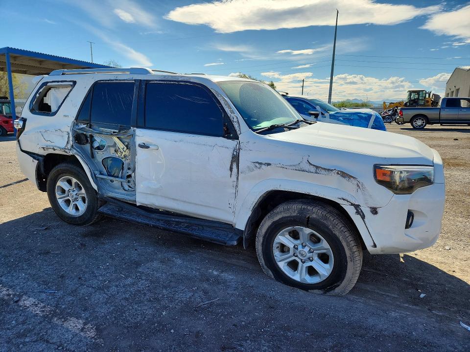 Снимка 4 от търг – 2014 TOYOTA 4RUNNER с VIN JTEBU5JRXE5178253