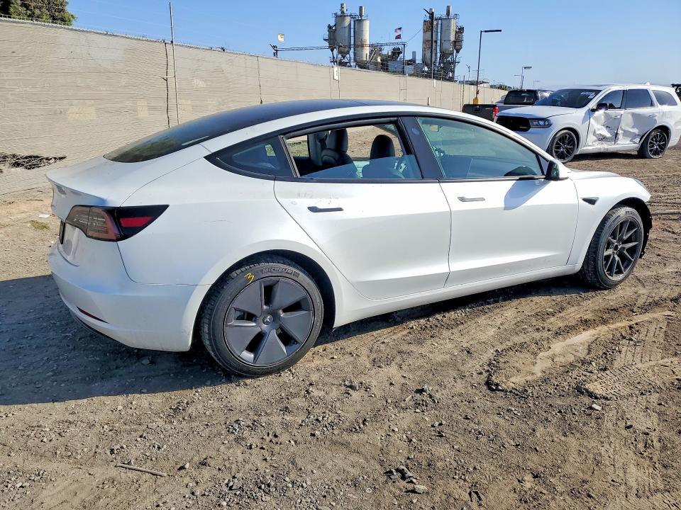Снимка 3 от търг – 2023 TESLA MODEL 3 с VIN 5YJ3E1EA1PF556643