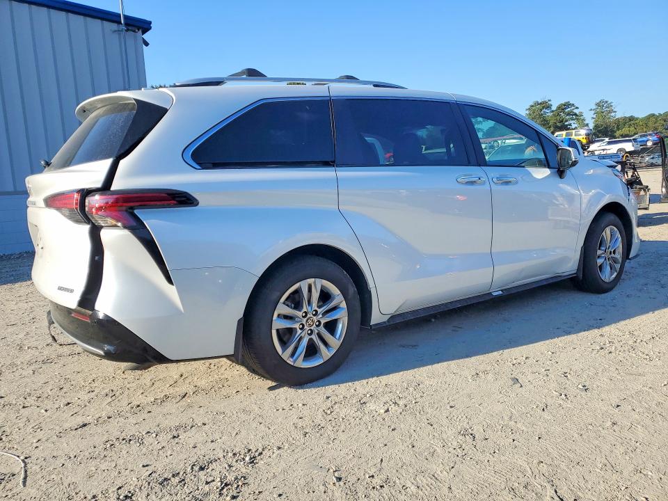 Снимка 3 от търг – 2026 TOYOTA SIENNA с VIN 5TDZSKFCXTS237207