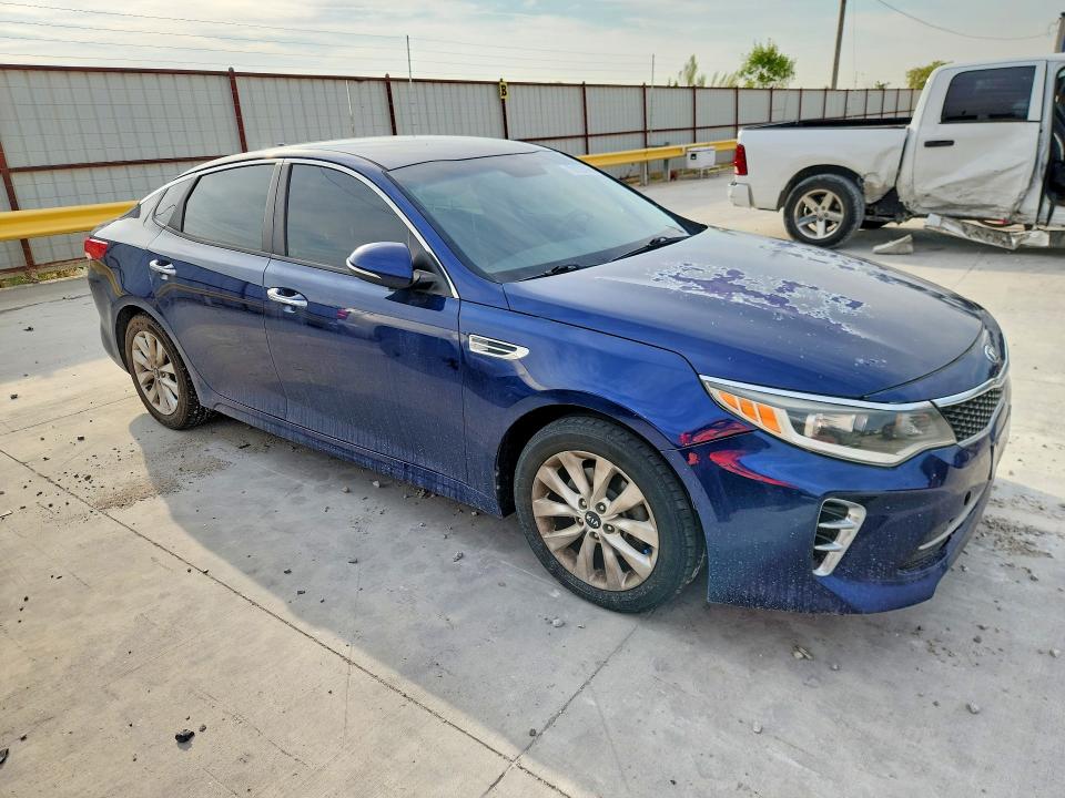 Photo 4 from auction – 2017 KIA OPTIMA with VIN 5XXGT4L31HG172471