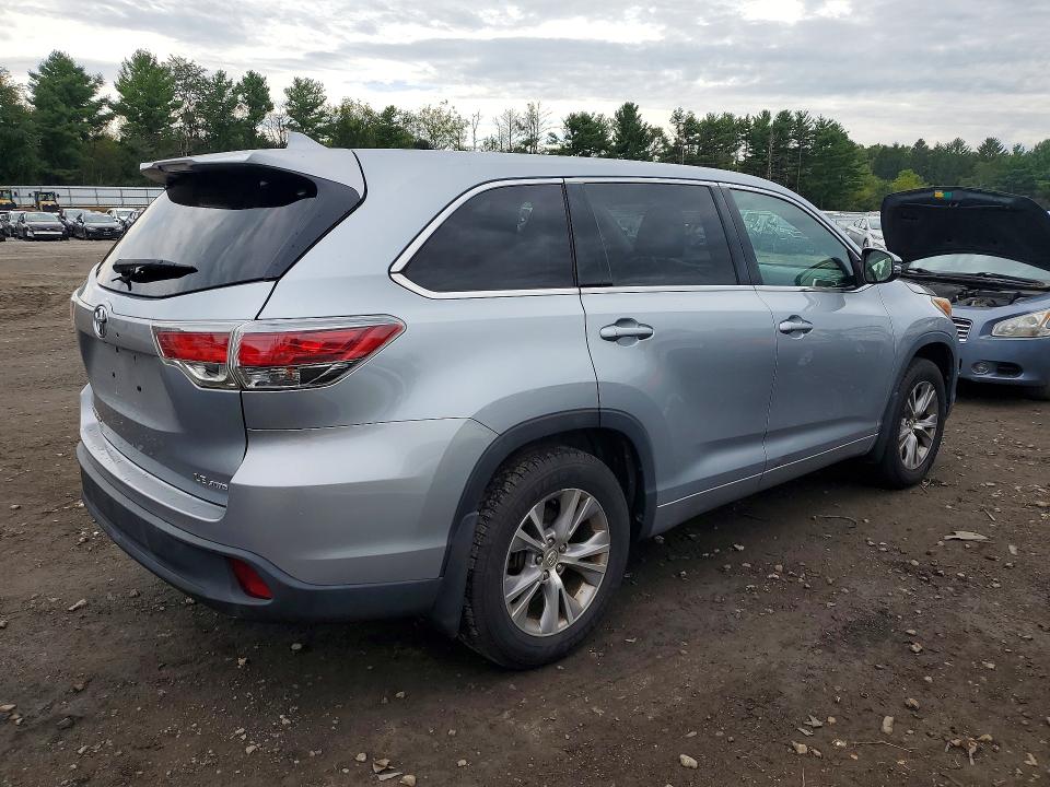 Zdjęcie 3 z aukcji – 2015 TOYOTA HIGHLANDER z VIN 5TDBKRFH3FS093154