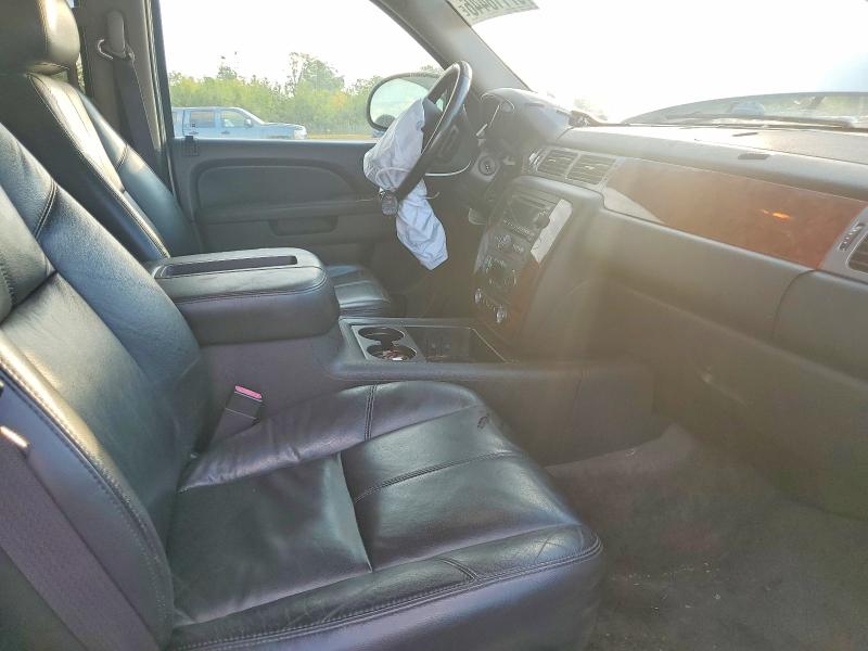 Photo 7 from auction – 2011 CHEVROLET TAHOE with VIN 1GNSCBE03BR275775