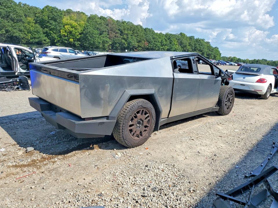 Zdjęcie 3 z aukcji – 2025 TESLA CYBERTRUCK z VIN 7G2CEHED7SA078010