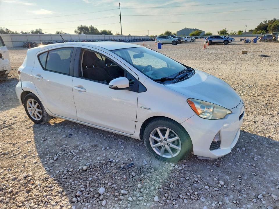 Photo 4 from auction – 2012 TOYOTA PRIUS C with VIN JTDKDTB32C1514596