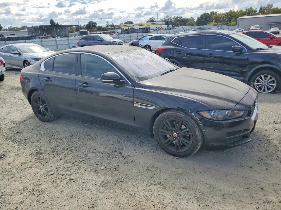 Photo 4 from auction – 2017 JAGUAR XE with VIN SAJAD4BG0HA948822