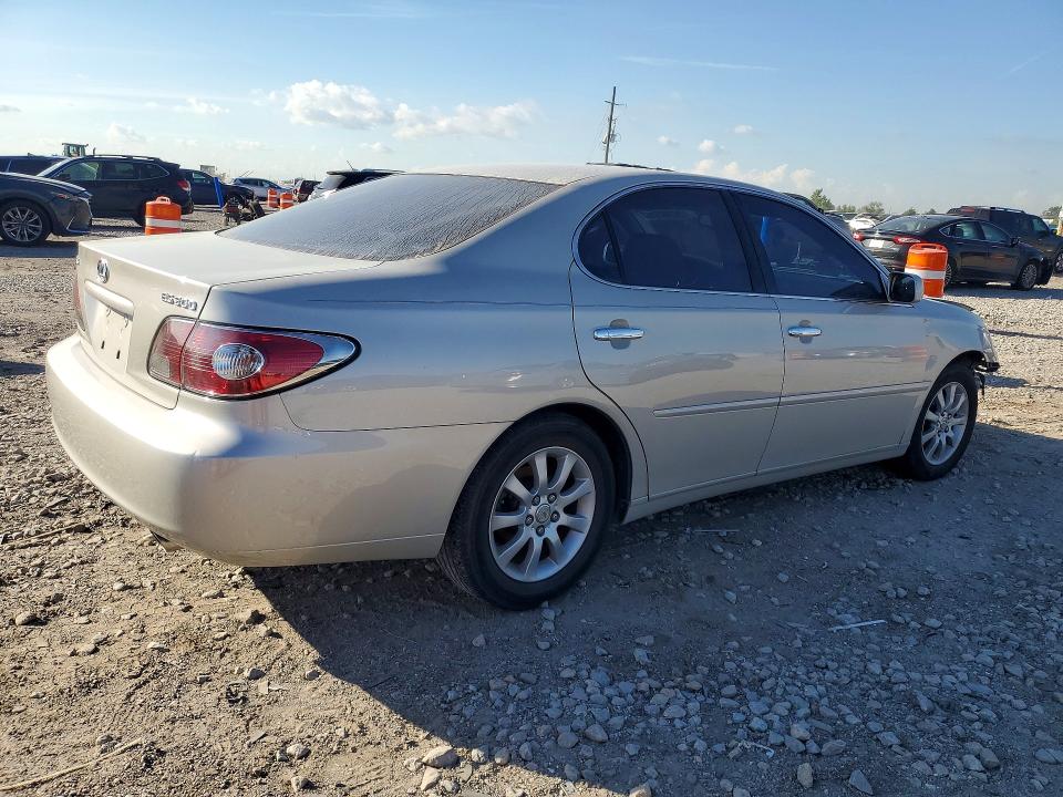 Zdjęcie 3 z aukcji – 2002 LEXUS ES z VIN JTHBF30G820046196