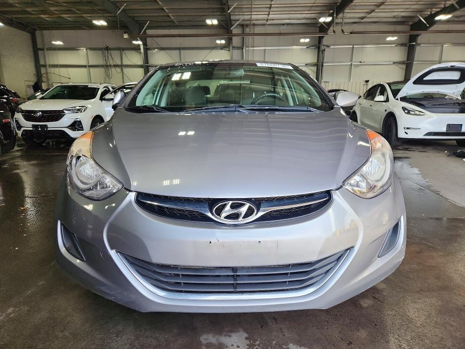 Photo 5 from auction – 2013 HYUNDAI ELANTRA with VIN KMHDH4AE5DU559503