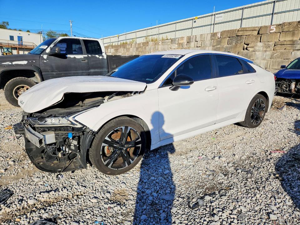 KIA K5 2022 مع رقم تعريف المركبة 5XXG64J26NG137664 - صورة من المزاد