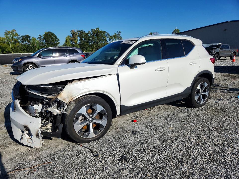 VOLVO XC40 2023 with VIN YV4L12UN8P2092160 - Photo from auction
