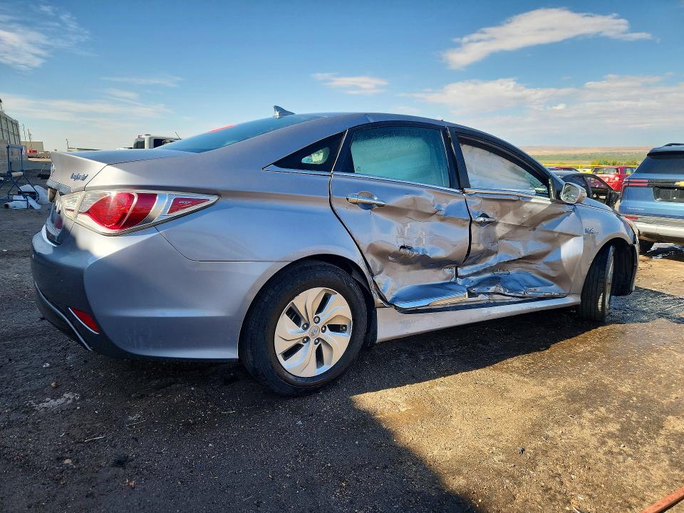 Photo 3 from auction – 2015 HYUNDAI SONATA HYBRID with VIN KMHEC4A43FA129273