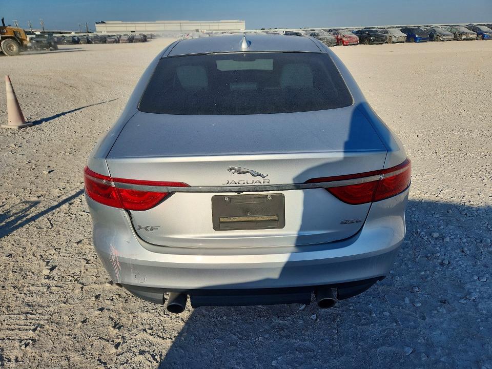 Zdjęcie 6 z aukcji – 2017 JAGUAR XF z VIN SAJBD4BV3HCY46888