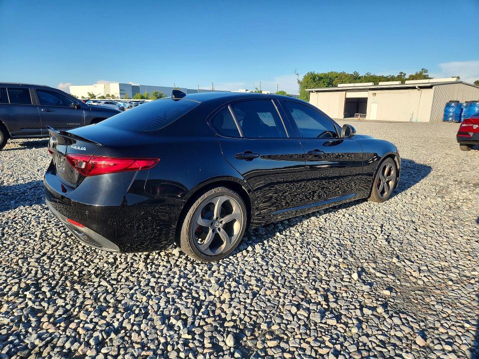 Photo 3 from auction – 2017 ALFA ROMEO GIULIA with VIN ZARFAEBN8H7540654