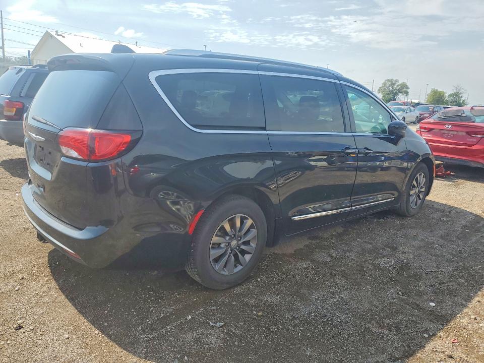 Photo 3 from auction – 2019 CHRYSLER PACIFICA with VIN 2C4RC1EG2KR700217