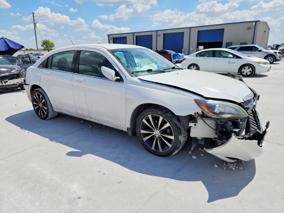 Photo 4 from auction – 2013 CHRYSLER 200 with VIN 1C3CCBBG2DN744299