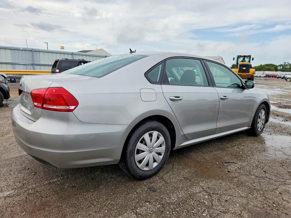 Снимка 3 от търг – 2013 VOLKSWAGEN PASSAT с VIN 1VWAP7A38DC031631