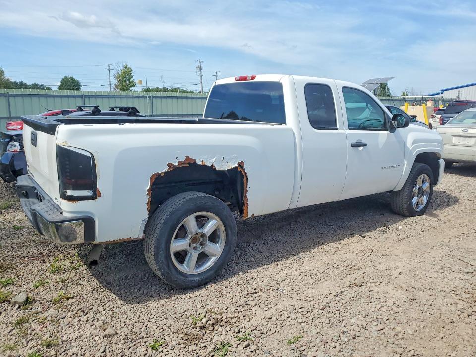 Photo 3 from auction – 2011 CHEVROLET SILVERADO with VIN 1GCRKREA2BZ446172