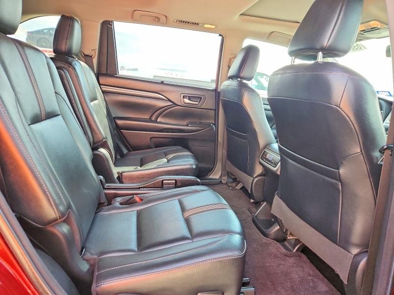 Снимка 11 от търг – 2018 TOYOTA HIGHLANDER с VIN 5TDKZRFH0JS535974