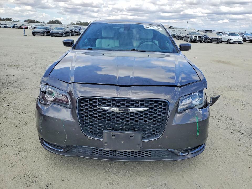 Photo 5 from auction – 2019 CHRYSLER 300 with VIN 2C3CCABG3KH700893