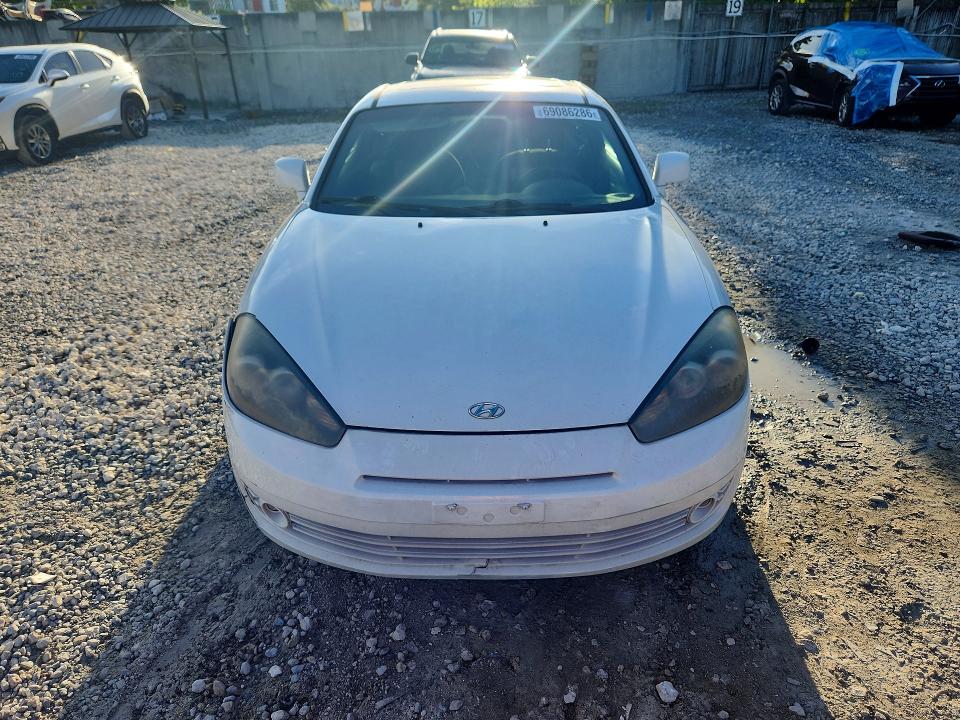 Photo 5 from auction – 2007 HYUNDAI TIBURON with VIN KMHHM66D97U243597
