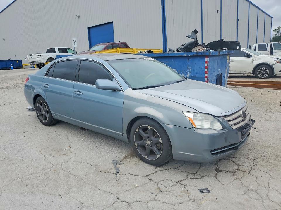 Снимка 4 от търг – 2005 TOYOTA AVALON с VIN 4T1BK36B25U025135