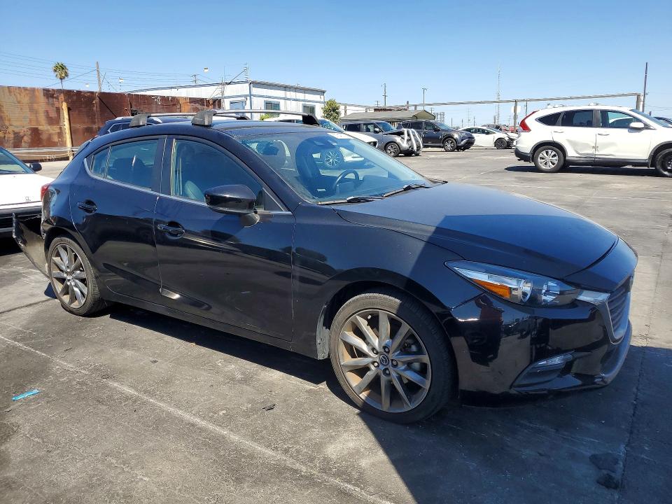 Photo 4 from auction – 2018 MAZDA 3 with VIN 3MZBN1L3XJM267065
