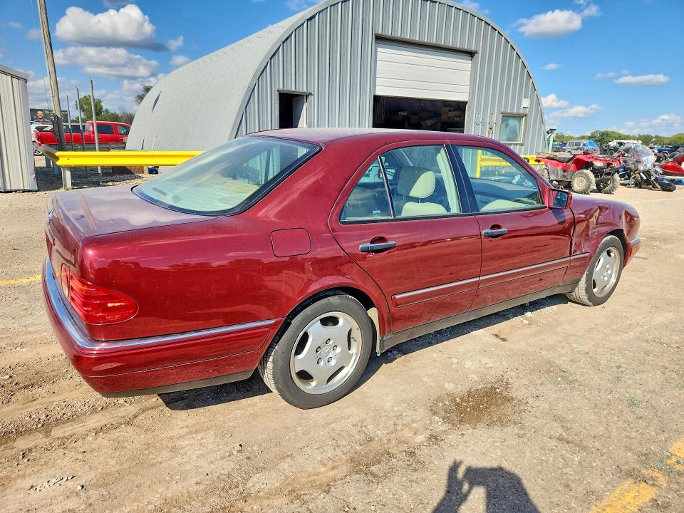 Photo 3 from auction – 1999 MERCEDES-BENZ E with VIN WDBJF70H0XA825525
