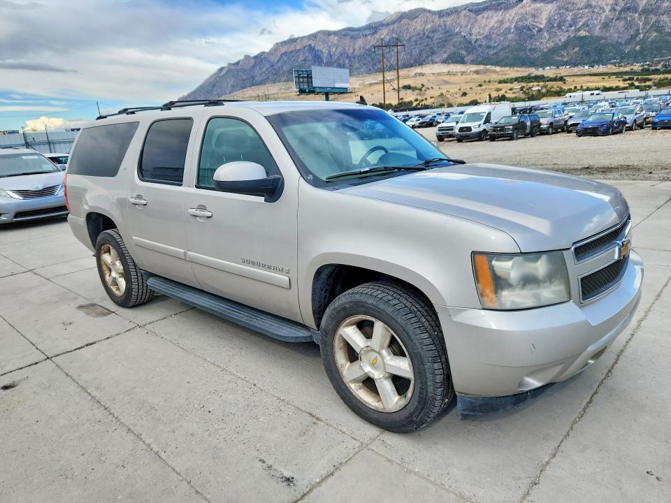 Снимка 4 от търг – 2007 CHEVROLET SUBURBAN с VIN 3GNFK16347G181032
