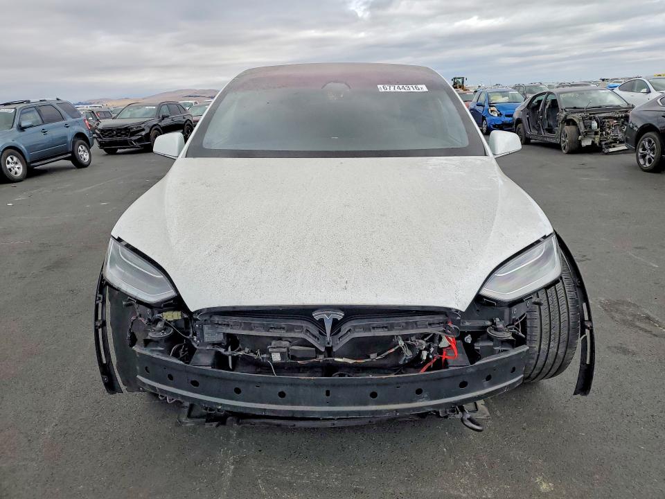 Фото 5 с аукциона – 2018 TESLA MODEL X с VIN 5YJXCAE20JF104660