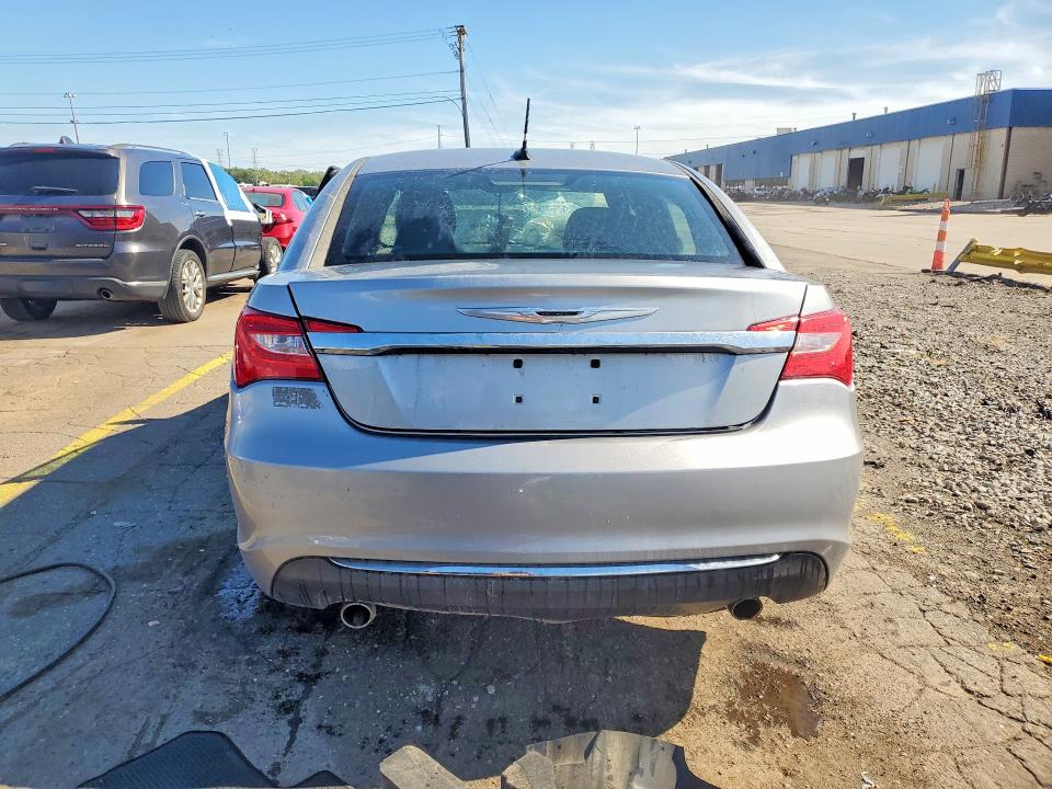 Photo 6 from auction – 2013 CHRYSLER 200 with VIN 1C3CCBCG3DN578843