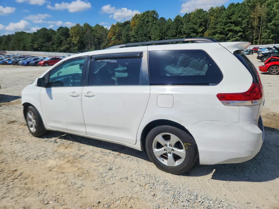 Photo 2 from auction – 2014 TOYOTA SIENNA with VIN 5TDKK3DC4ES408062