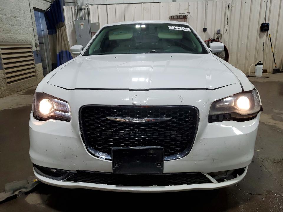Фото 5 с аукциона – 2018 CHRYSLER 300 с VIN 2C3CCARG8JH137893