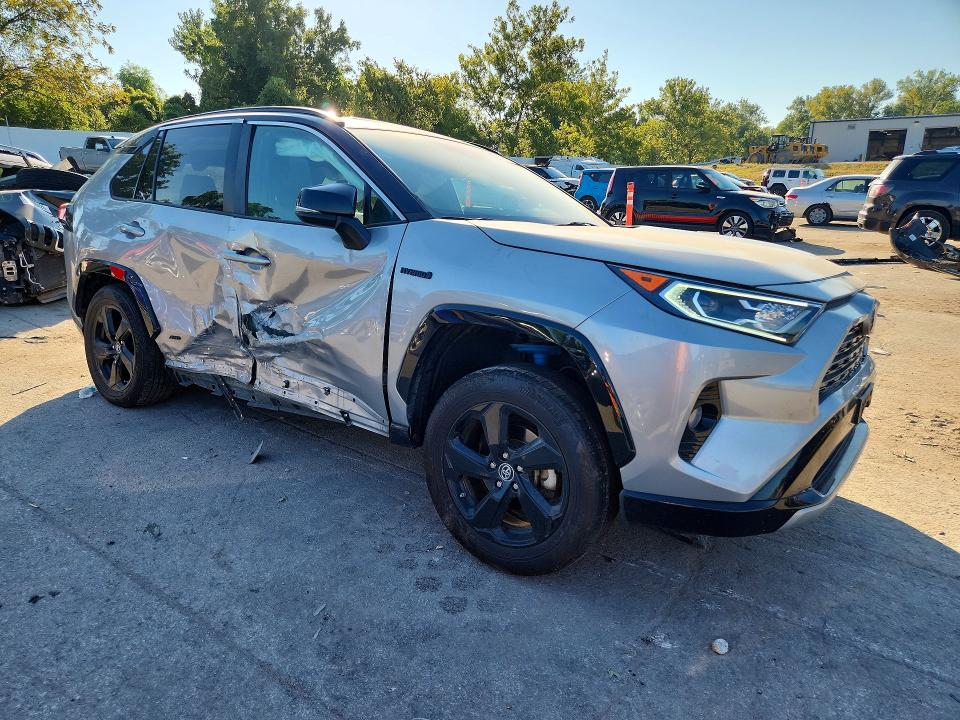 Photo 4 from auction – 2019 TOYOTA RAV4 with VIN 2T3EWRFV3KW023010