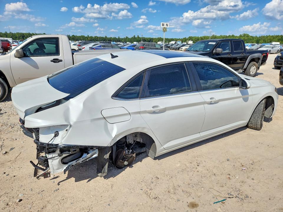 Снимка 3 от търг – 2025 VOLKSWAGEN JETTA с VIN 3VW7X7BU9SM055191