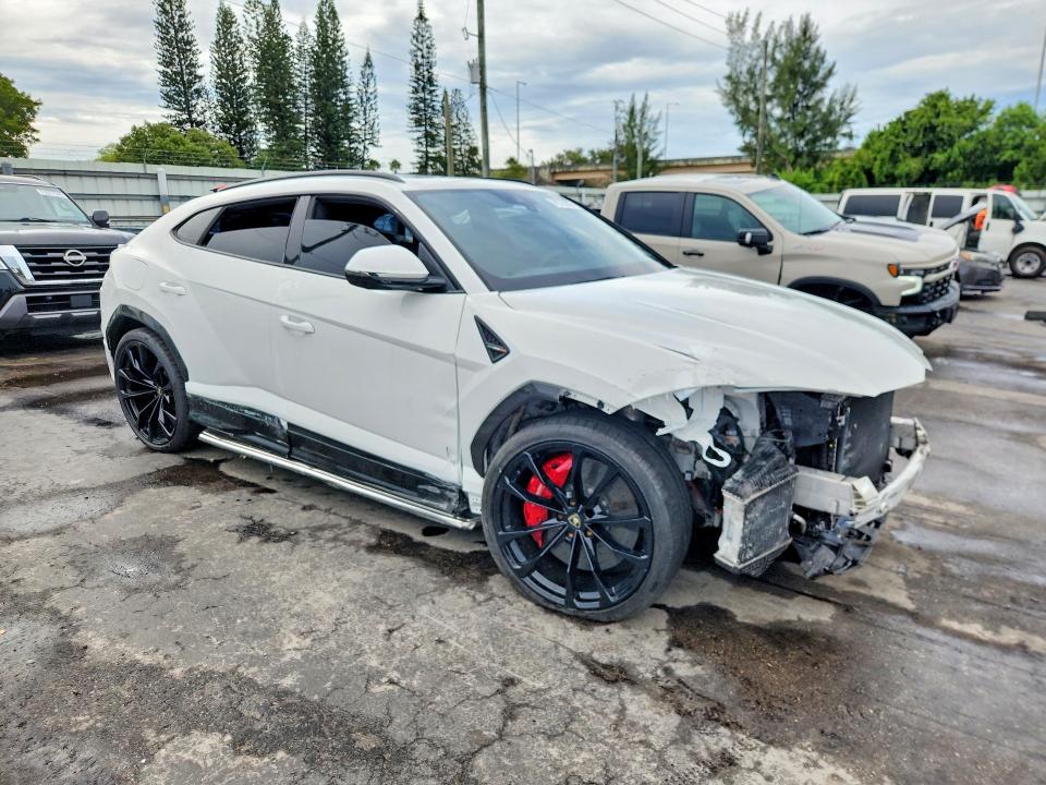 Photo 4 from auction – 2019 LAMBORGHINI URUS with VIN ZPBUA1ZL7KLA04560