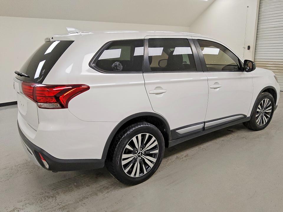 Photo 3 from auction – 2020 MITSUBISHI OUTLANDER with VIN JA4AD2A36LZ018865