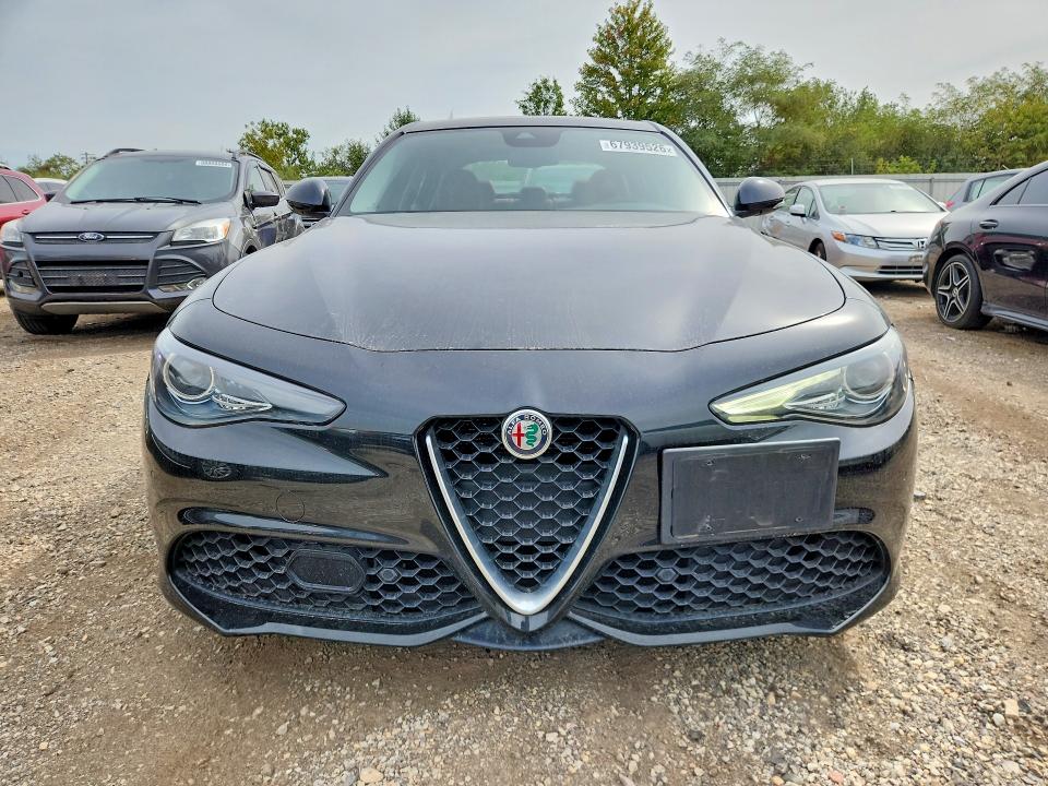 Photo 5 from auction – 2018 ALFA ROMEO GIULIA with VIN ZARFAEEN9J7567038