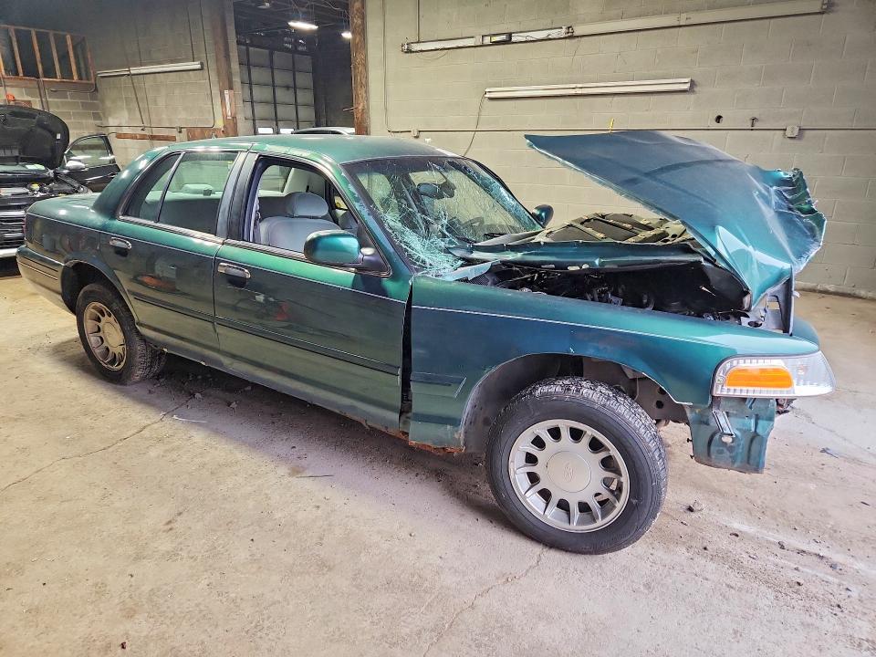 Снимка 4 от търг – 2001 FORD CROWN VICTORIA с VIN 2FAFP74W61X205246