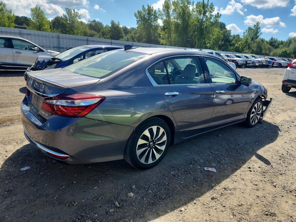 Photo 3 from auction – 2017 HONDA ACCORD with VIN JHMCR6F5XHC020077