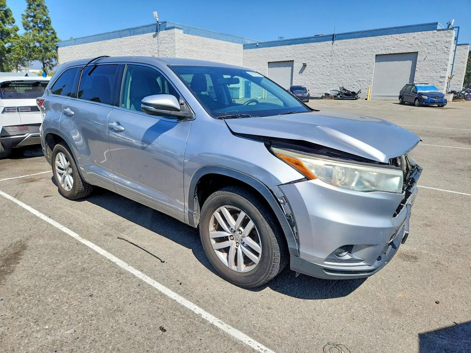 Photo 4 from auction – 2015 TOYOTA HIGHLANDER with VIN 5TDZARFH2FS013893