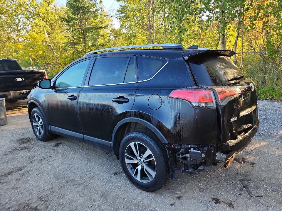 Снимка 2 от търг – 2018 TOYOTA RAV4 с VIN 2T3WFREV0JW435177