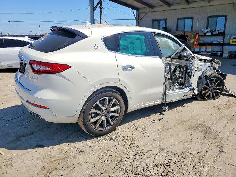 Снимка 3 от търг – 2020 MASERATI LEVANTE с VIN ZN661XUA4LX355914