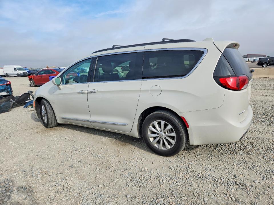 Photo 2 from auction – 2017 CHRYSLER PACIFICA with VIN 2C4RC1BG0HR553652