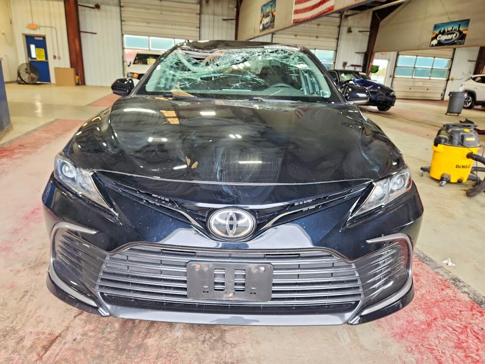 Снимка 5 от търг – 2021 TOYOTA CAMRY с VIN 4T1C11AK0MU448636
