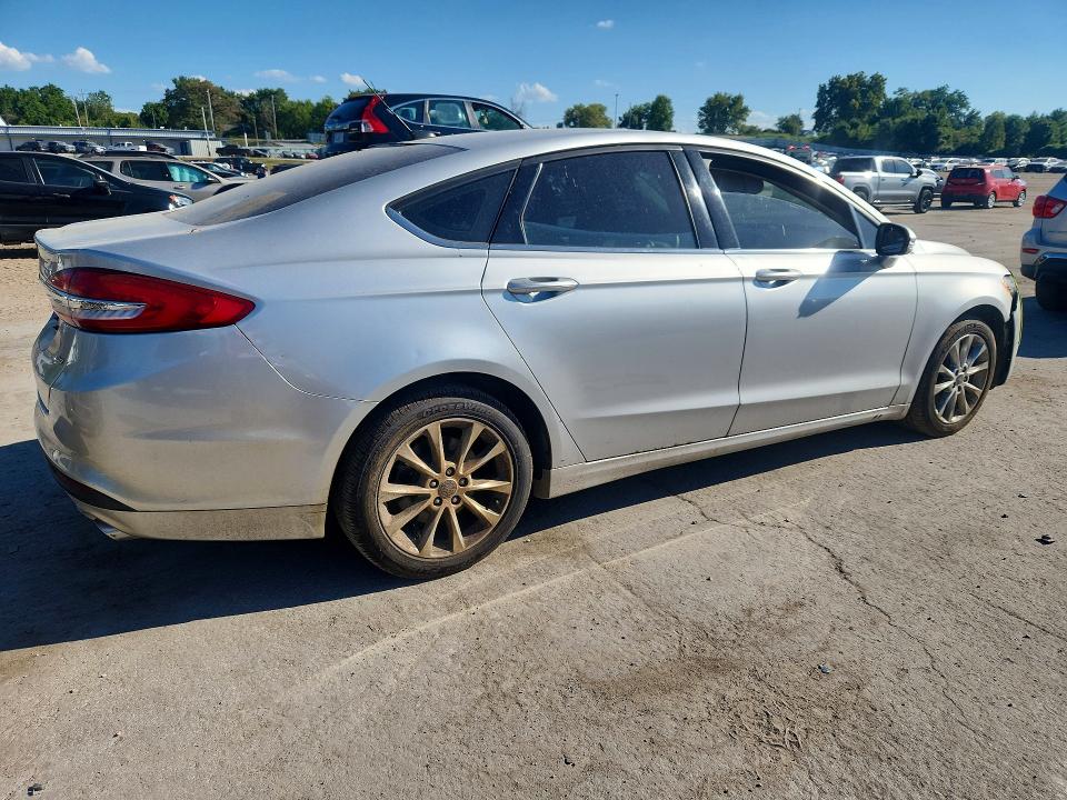 Photo 3 from auction – 2017 FORD FUSION with VIN 3FA6P0H73HR389726
