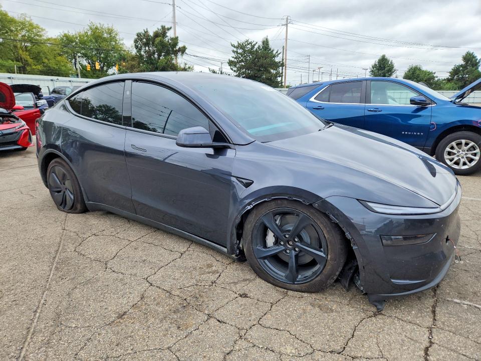Снимка 4 от търг – 2026 TESLA MODEL Y с VIN 7SAYGDEE3TF637337