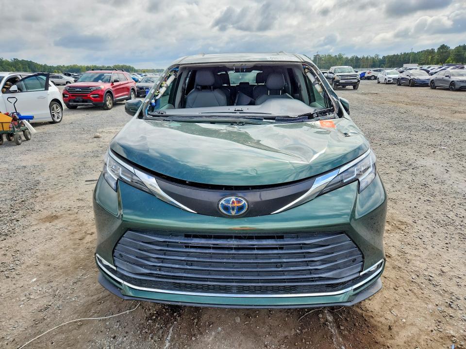 Photo 5 from auction – 2021 TOYOTA SIENNA with VIN 5TDYRKEC1MS030215