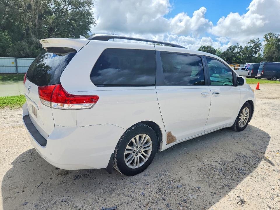 Photo 3 from auction – 2014 TOYOTA SIENNA with VIN 5TDYK3DC3ES489856