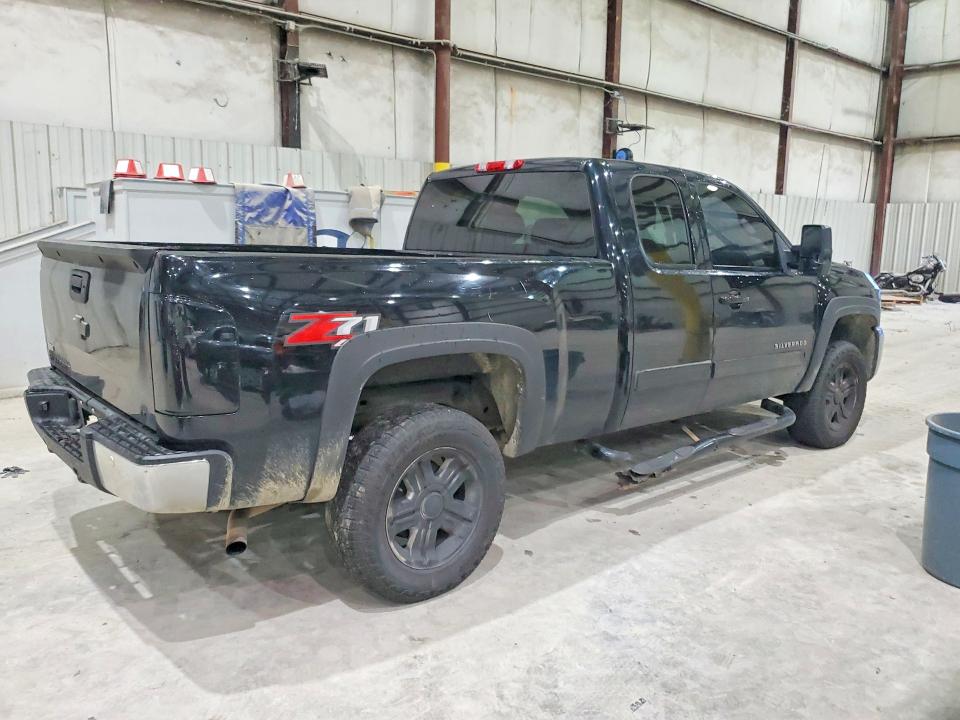 Photo 3 from auction – 2011 CHEVROLET SILVERADO with VIN 1GCRKSE37BZ399858